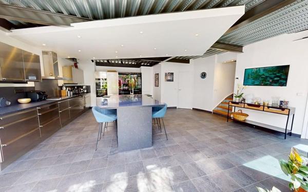 Maison à vendre    4 pièces • 241,56 m2 Asnières-sur-Seine