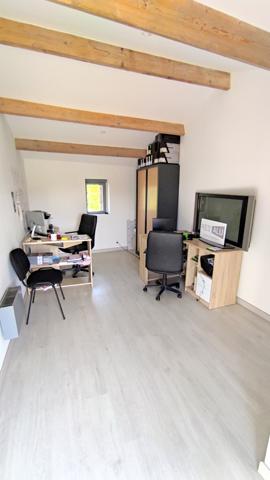 Bâtisse de 5 chambres et bureau