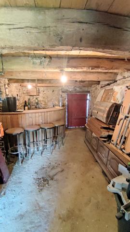 Bâtisse de 5 chambres et bureau