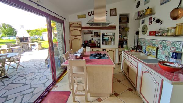 Bâtisse de 5 chambres et bureau