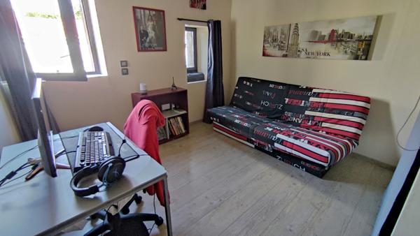 Bâtisse de 5 chambres et bureau