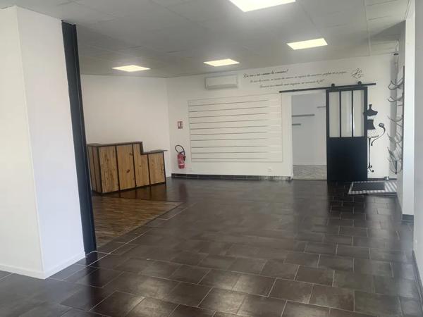 LOCAL COMMERCIAL À LOUER LOUÉ CENTRE 66 m2 GRANDE VITR