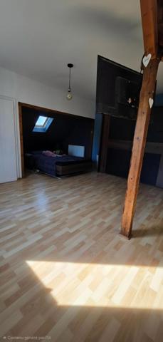 Maison avec potentiel près du lac - habitable de suite !
