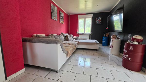 Maison avec potentiel près du lac - habitable de suite !