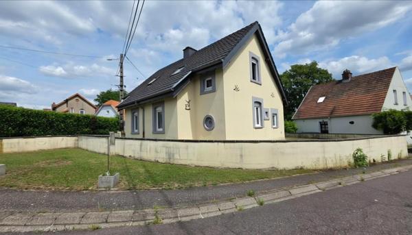 Maison avec potentiel près du lac - habitable de suite !
