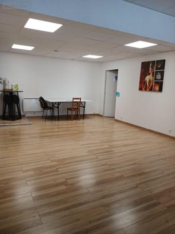 Local commercial à louer à Nieppe dans le Nord (59850), ref : FLOCN835