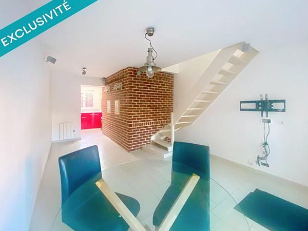 MAISON SEMI-INDIVIDUELLE AVEC COUR ET GARAGE