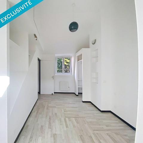 MAISON SEMI-INDIVIDUELLE AVEC COUR ET GARAGE