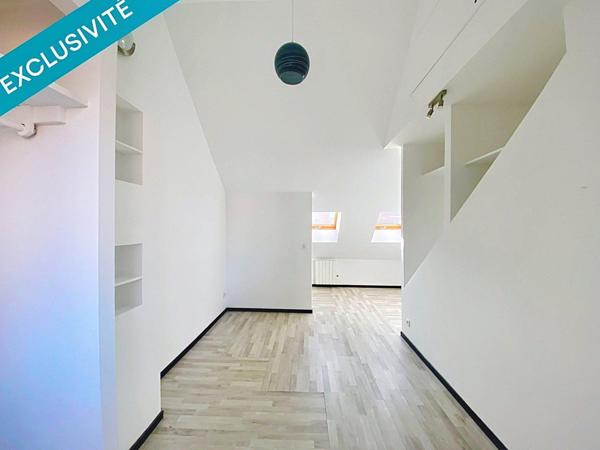 MAISON SEMI-INDIVIDUELLE AVEC COUR ET GARAGE