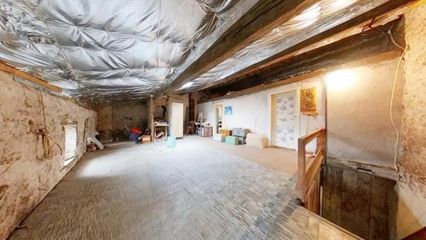 MARVILLE – MAISON DE CARACTÈRE SUR LES REMPARTS HISTORIQUES