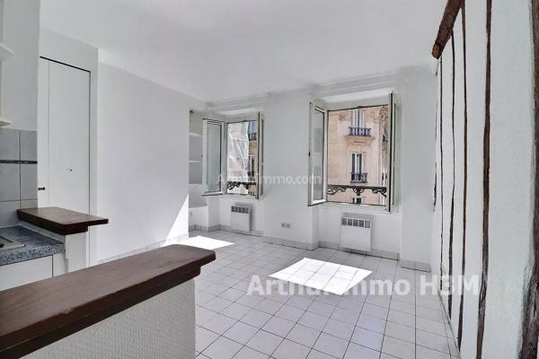Vente                                                      Appartement
                        
                     1 pièces                      16 m2                     à Paris 11