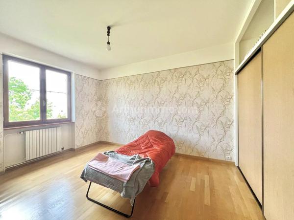Vente                                                      Maison
                        
                     6 pièces                      226 m2                     à Clermont-Ferrand