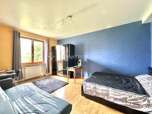 Vente                                                      Maison
                        
                     6 pièces                      226 m2                     à Clermont-Ferrand