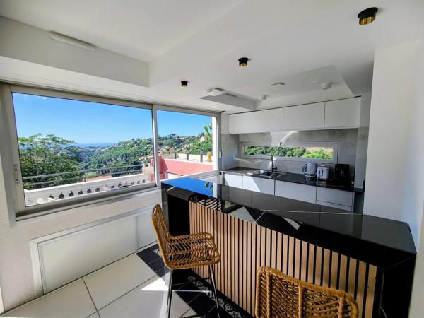 Vente                                                      Appartement
                        
                     3 pièces                      77 m2                     à Nice