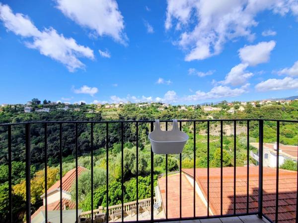 Vente                                                      Appartement
                        
                     3 pièces                      77 m2                     à Nice