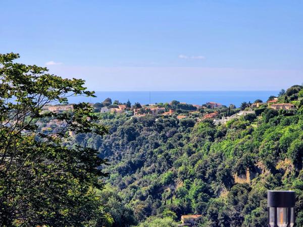 Vente                                                      Appartement
                        
                     3 pièces                      77 m2                     à Nice