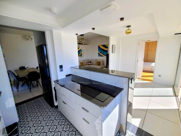 Vente                                                      Appartement
                        
                     3 pièces                      77 m2                     à Nice