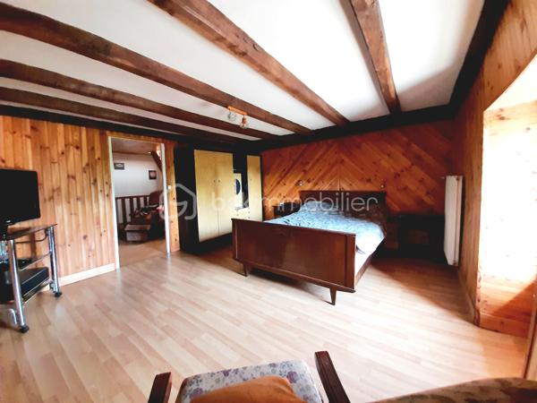 EXCLUSIVITE
Maison en pierre de 106 m² sur 3 niveaux avec grange et terrain attenants dans le centre bourg de la petite commune de Saint-Cyr 87310, à 12 minutes de Saint-Junien.
La maison se compose au RDC, d'un salon/salle à manger, d'une cuisine, d'une véranda, d'une buanderie et des toilettes.
A l'étage, un palier qui dessert, une chambre de 17 m², un bureau et une salle de douche de 10 m² avec baignoire et toilettes.
Une chambre mansardée pour le 2e étage.

Une grange attenante de 97 m² au sol en très bon état dont l'accès se fait par l'avant et l'arrière de la maison. Possibilité de rentrer plusieurs véhicules, avec une hauteur sous plafond de 4,60 mètres.
Terrain attenant, clos et arboré de 1147 m² sur lequel repose un puits fonctionnel et un bassin empoissonné.

Huisseries double vitrage en bois. 
Panneaux photovoltaïques sur la toiture pour l'électricité.
Installations pour le chauffage, d'un poêle à bois, d'une chaudière à granulés (qui se charge automatiquement) et d'une pompe à chaleur air/eau.
Assainissement collectif
