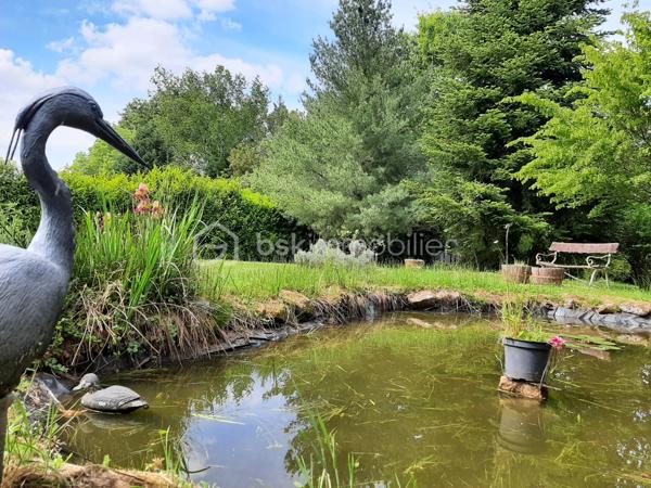 EXCLUSIVITE
Maison en pierre de 106 m² sur 3 niveaux avec grange et terrain attenants dans le centre bourg de la petite commune de Saint-Cyr 87310, à 12 minutes de Saint-Junien.
La maison se compose au RDC, d'un salon/salle à manger, d'une cuisine, d'une véranda, d'une buanderie et des toilettes.
A l'étage, un palier qui dessert, une chambre de 17 m², un bureau et une salle de douche de 10 m² avec baignoire et toilettes.
Une chambre mansardée pour le 2e étage.

Une grange attenante de 97 m² au sol en très bon état dont l'accès se fait par l'avant et l'arrière de la maison. Possibilité de rentrer plusieurs véhicules, avec une hauteur sous plafond de 4,60 mètres.
Terrain attenant, clos et arboré de 1147 m² sur lequel repose un puits fonctionnel et un bassin empoissonné.

Huisseries double vitrage en bois. 
Panneaux photovoltaïques sur la toiture pour l'électricité.
Installations pour le chauffage, d'un poêle à bois, d'une chaudière à granulés (qui se charge automatiquement) et d'une pompe à chaleur air/eau.
Assainissement collectif