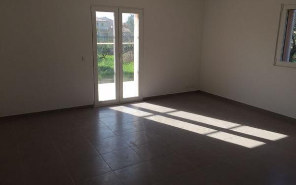 Maison à louer    3 pièces •  Carros