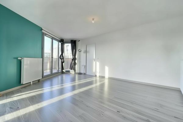 À vendre : Appartement 4 pièces avec vue sur la Tour Eiffel à Saint Denis