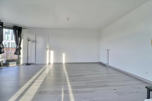 À vendre : Appartement 4 pièces avec vue sur la Tour Eiffel à Saint Denis