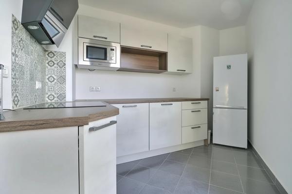 À vendre : Appartement 4 pièces avec vue sur la Tour Eiffel à Saint Denis