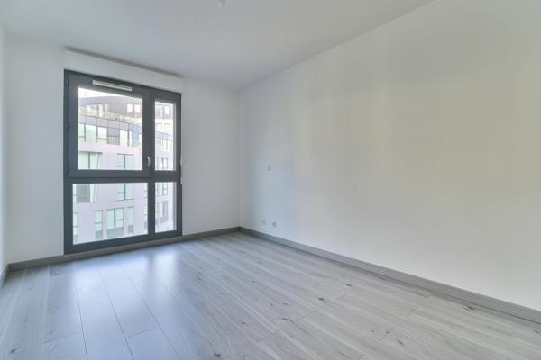 À vendre : Appartement 4 pièces avec vue sur la Tour Eiffel à Saint Denis