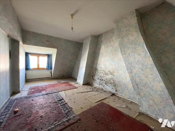 MAISON SEMI-MITOYENNE A RENOVER