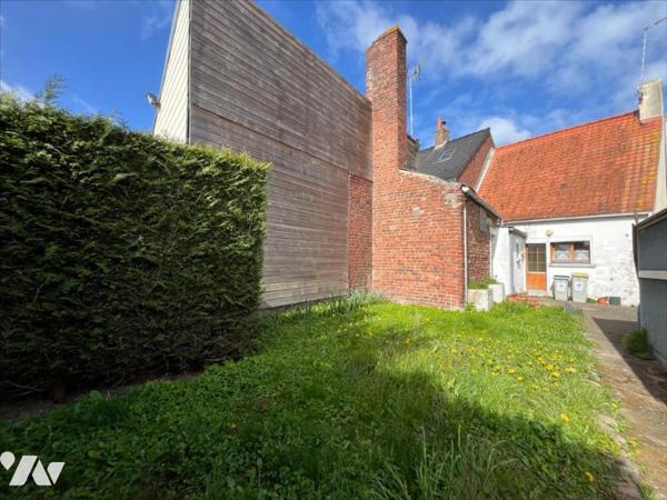 MAISON SEMI-MITOYENNE A RENOVER