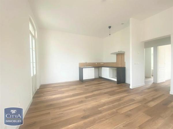 Appartement à louer 2 pièces 47.38m² Branne (33420)