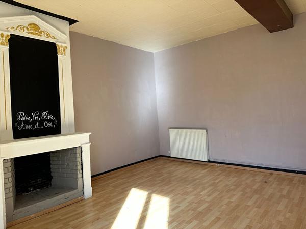 Apprt T2/Plateau à rénover1er étage sur Cour