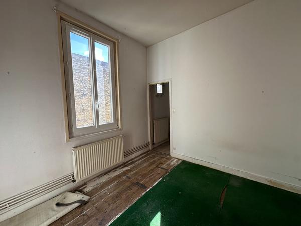 Apprt T2/Plateau à rénover1er étage sur Cour