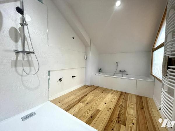 A VENDRE - BASSE-GOULAINE - Au calme -  Maison de Maître d'env 207.18m² hab entierement rénové.