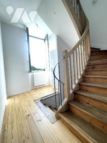 A VENDRE - BASSE-GOULAINE - Au calme -  Maison de Maître d'env 207.18m² hab entierement rénové.