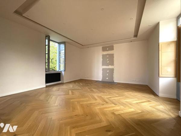 A VENDRE - BASSE-GOULAINE - Au calme -  Maison de Maître d'env 207.18m² hab entierement rénové.