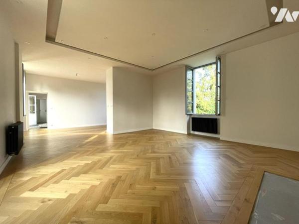 A VENDRE - BASSE-GOULAINE - Au calme -  Maison de Maître d'env 207.18m² hab entierement rénové.