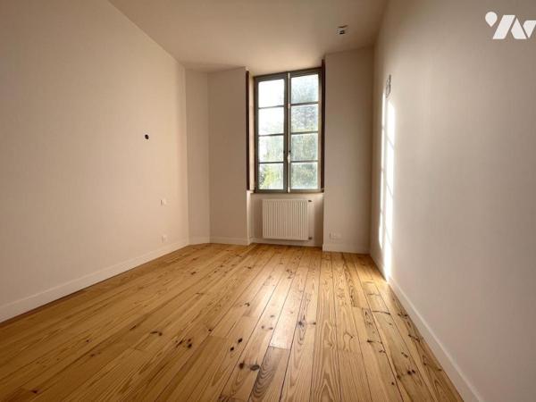 A VENDRE - BASSE-GOULAINE - Au calme -  Maison de Maître d'env 207.18m² hab entierement rénové.