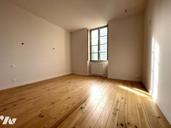A VENDRE - BASSE-GOULAINE - Au calme -  Maison de Maître d'env 207.18m² hab entierement rénové.