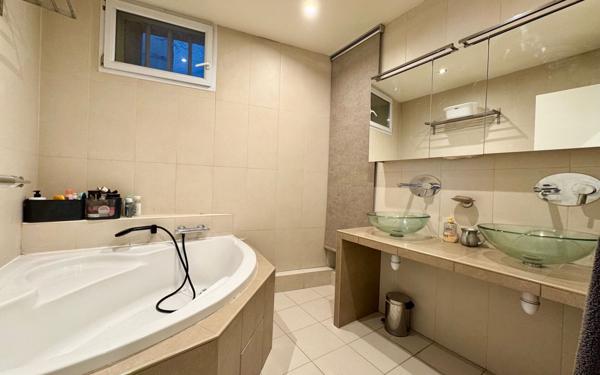 Appartement à vendre    4 pièces • 103 m2 Paris 9