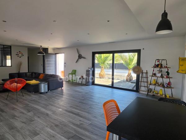 Maison contemporaine de plain-pied à vendre de 5 pièces à LEOGNAN (33)