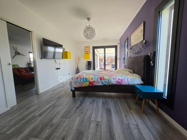 Maison contemporaine de plain-pied à vendre de 5 pièces à LEOGNAN (33)