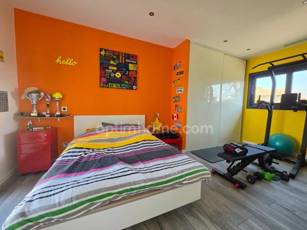 Maison contemporaine de plain-pied à vendre de 5 pièces à LEOGNAN (33)