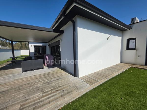Maison contemporaine de plain-pied à vendre de 5 pièces à LEOGNAN (33)