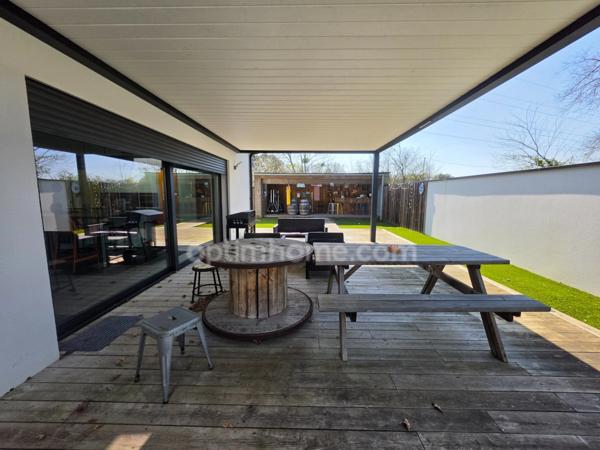 Maison contemporaine de plain-pied à vendre de 5 pièces à LEOGNAN (33)