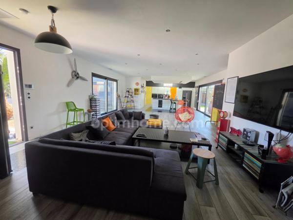 Maison contemporaine de plain-pied à vendre de 5 pièces à LEOGNAN (33)