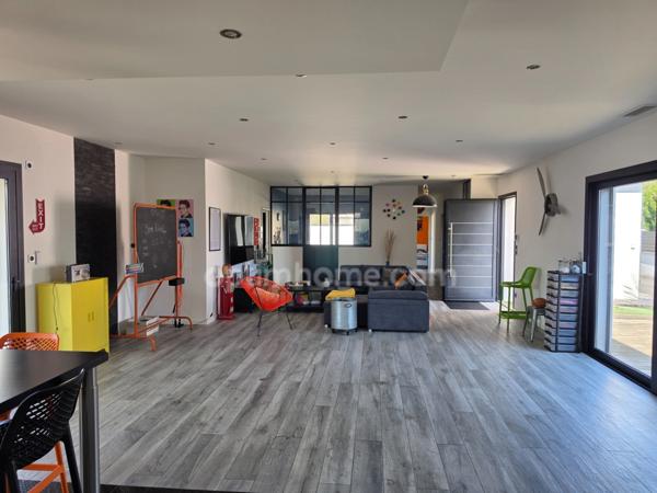 Maison contemporaine de plain-pied à vendre de 5 pièces à LEOGNAN (33)