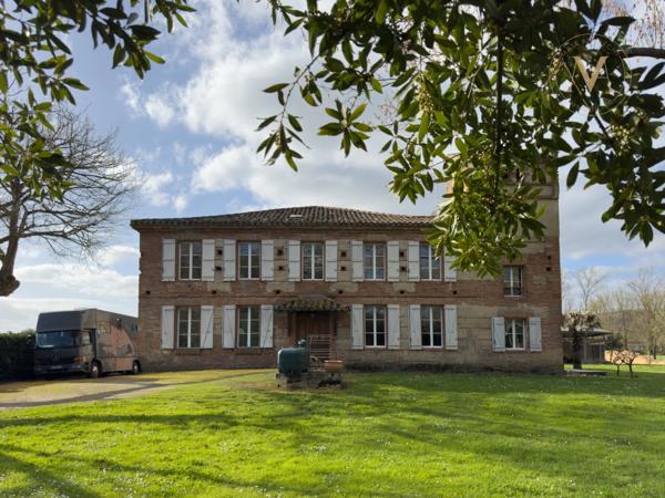 Propriété équestre de standing – Installations haut de gamme – 5 ha – Un bien rare offrant des infrastructures professionnelles, une maison confortable et un environnement priviligé à MOISSAC (82)