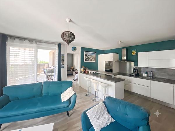 CERGY (Hauts-de-Cergy) ? T4 récent de 80 m² soigné avec bel extérieur et 2 parkings