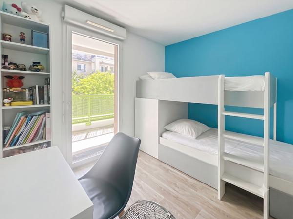 CERGY (Hauts-de-Cergy) ? T4 récent de 80 m² soigné avec bel extérieur et 2 parkings